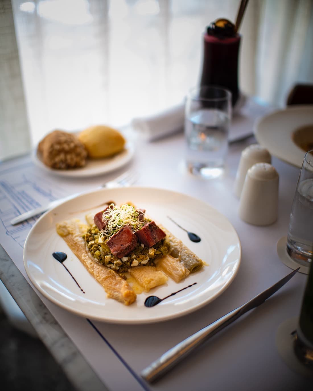 Le plat signature — plat servi à La Buvette, restaurant à Agadir